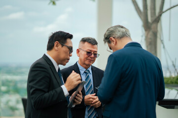 Executives discussing project outdoors, representing organizational leadership, teamwork, and strategy collaboration.