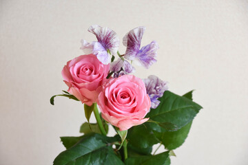 薔薇とスイートピー