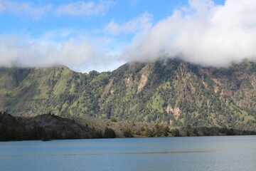 lake and mountains sagara anak Rinjani 