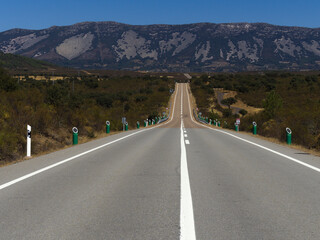Road leading straight towards mountains