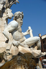 Piazza Navona, plus grande place touristique de Rome. Fontaine des Quatre-Fleuves, détail.