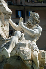 Piazza Navona, plus grande place touristique de Rome. Fontaine des Quatre-Fleuves, détail.