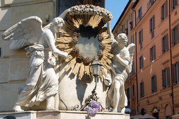 Fronton de l'église de la Madonna dell' Archetto, Rome, Italie