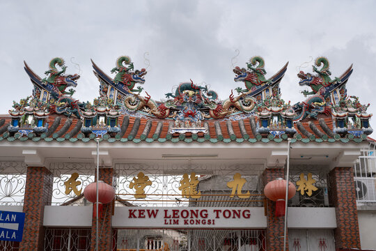 Kew Leong Tong temple entrance in Penang showcases vibrant architecture and intricate details