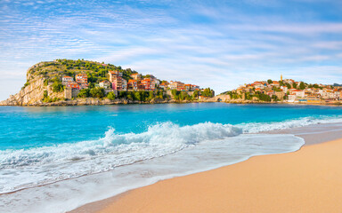 Obraz premium Beautiful cityscape on the mountains over Black-sea, Amasra