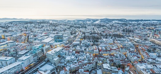 Ausblick auf die allgäu-schwäbische Stadt Kempten in der Vorweihnachtszeit