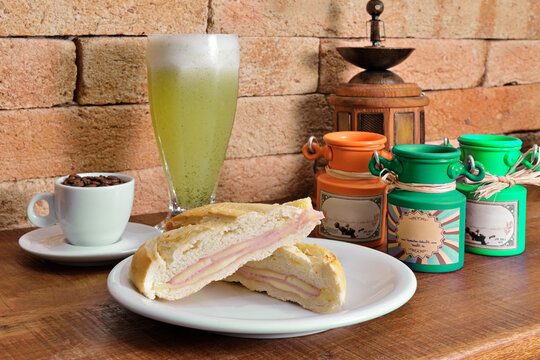 Misto quente com suco