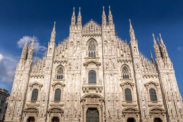 Fototapeta premium View of the Duomo in Milan, Italy