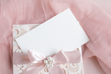 White wedding luxury invitation card mockup 7x5 on pastel pink background with envelop and fabric. Baby shower o bridal shower mockup. Minimal style blank mockup, thank you card, greeting card