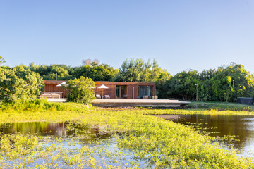 edificios y piscinas 