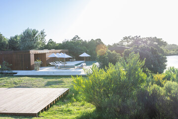 edificios y piscinas 