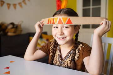 craft for kids. DIY Indian headband for thanksgiving day. create art for children.