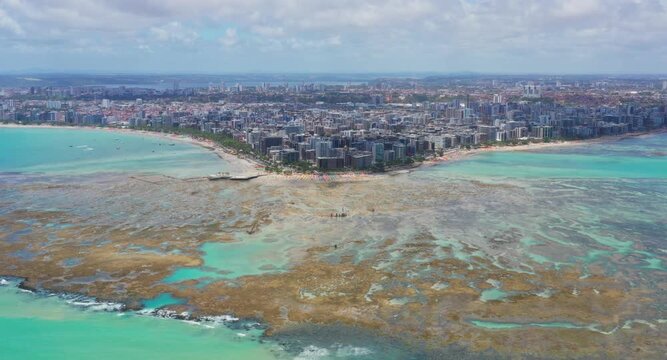 Vista &aacute;rea dos corais da Ponta Verde em Macei&oacute;