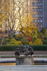 Naklejka premium Untermyer fountain (three dancing ladies) and the lush foliage and autumn leaves trees in Central Park, New York City, United States
