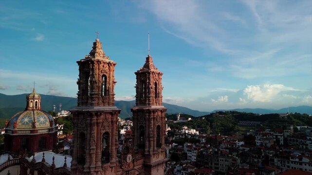 Vuelo de dron sobre Taxco, Guerrero. M&eacute;xico