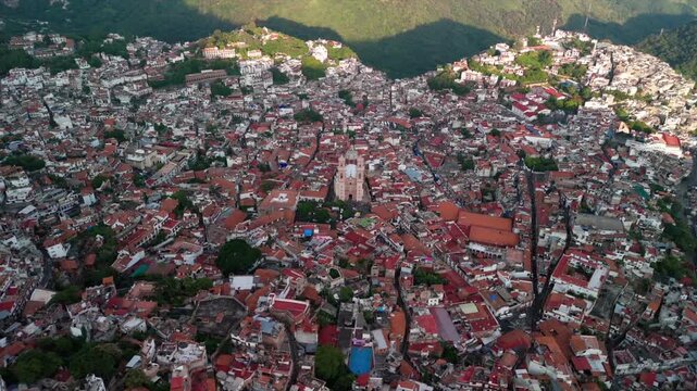 Vuelo de dron sobre Taxco, Guerrero. M&eacute;xico