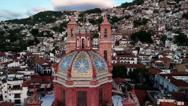 Vuelo de dron sobre Taxco, Guerrero. M&eacute;xico