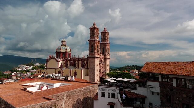 Vuelo de dron sobre Taxco, Guerrero. M&eacute;xico