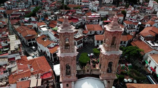 Vuelo de dron sobre Taxco, Guerrero. M&eacute;xico