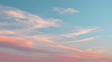 Obraz premium Serene sunset sky with wispy clouds beautiful pastel hues of pink orange blue and white create a dreamy ambiance