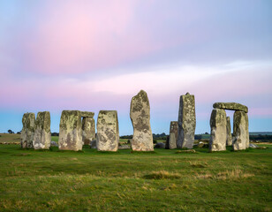 Naklejka premium Ancient Stone Circle Under Colorful Twilight Sky at Dusk