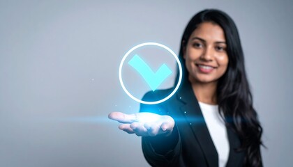 ビジネス女性の手に浮かぶホログラムチェックリストが示すタスク管理コンセプト