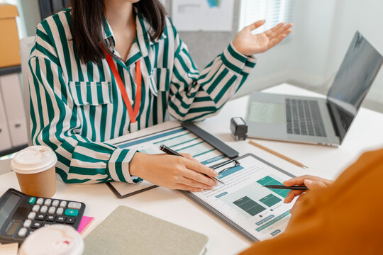 Business professionals sharing ideas and working together in a dynamic startup meeting, highlighting creativity, problem solving, and collective effort toward sustainable growth.