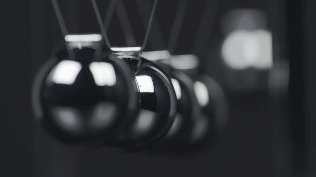 Anti-stress pendulum