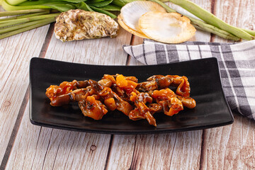 Razor shell mollusk with sauce