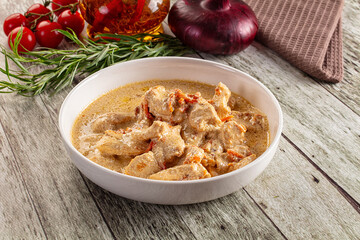 Roasted chicken fillet with cream sauce