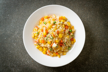 fried rice with mixed vegetable (carrot, green bean peas, corn) and egg