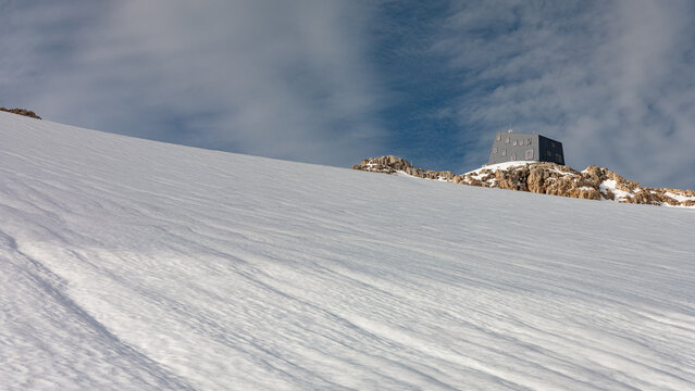 Dachsteingletscher mit H&uuml;tte