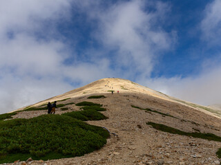 薬師岳の山頂にむけて