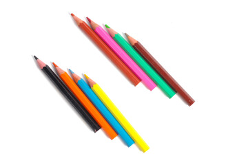 Fototapeta premium colorful arrangement of colored pencils on a white background.