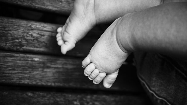Foto scattata ai piedi di una neonata.