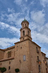 Fototapeta premium The majestic former collegiate church of Santa Maria la Mayor in Rubielos de Mora, Teruel, with its bell tower and dome