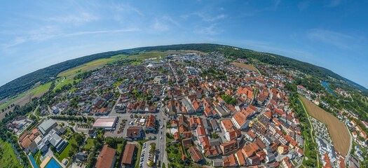 Die oberbayerische Stadt Beilngries im Altmühltal aus der Vogelperspektive