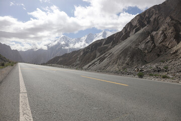 Naklejka premium road in the mountains