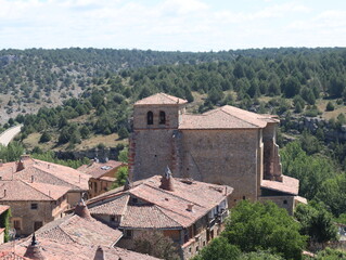 Beautiful landscapes of towns, historic buildings, living nature with large trees, endless views