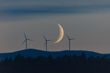 The first waxing moon of Autumn 2025!