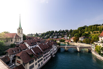 Naklejka premium Vista panorámica de Berna con el río Aare – Panoramic view of Bern with the Aare river – Panoramablick auf Bern mit der Aare.