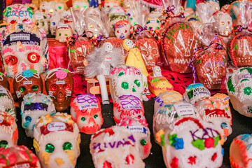 Calaveras de Azúcar para Celebración de Día de Muertos sen México © Guillermo Aparicio S