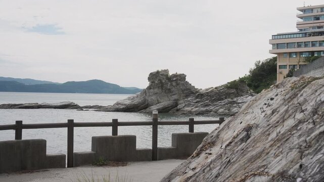 「新和歌の浦観光遊歩道と蓬莱岩」和歌山県和歌山市