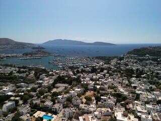 Bodrum - Turcja - nadmorskie turystyczne miasteczko z pięknymi plażami i zamkiem w porcie nagrane dronem © Konrad