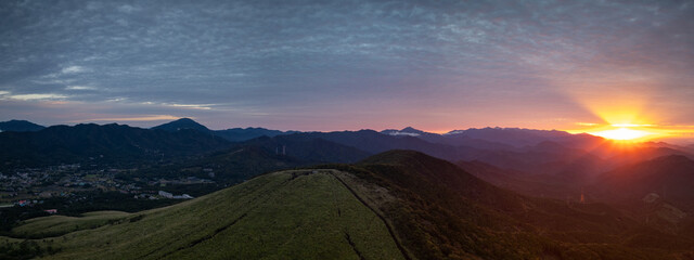 峠の朝焼け パノラマ写真