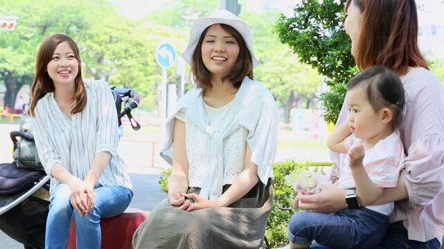 ママ友　母親
