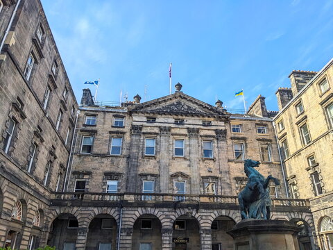 Edinburgh City Chambers and Alexander and Bucephalus statue against a clear blue summer sky