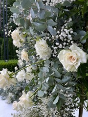 white roses bouquet