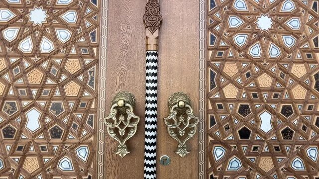 Mosque entrance gate, design, engraving, workmanship and architecture