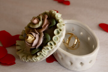 Faience Wedding Anniversary. Wedding Rings on Faience Plate &ndash; Faience Anniversary. 